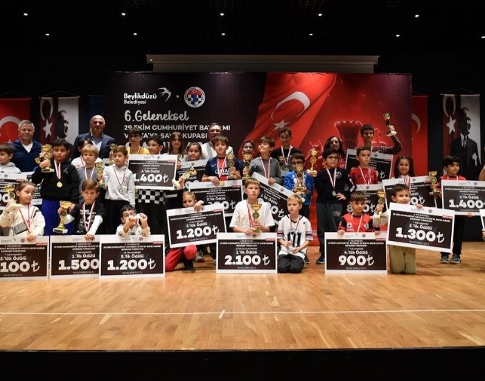 Beylikdüzü’nde 29 Ekim’e Özel Satranç Turnuvası Tamamlandı
