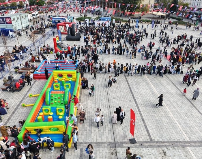 Bağcılar’da Gençlik ve Spor Festivali Renkli Görüntülere Sahne Oldu
