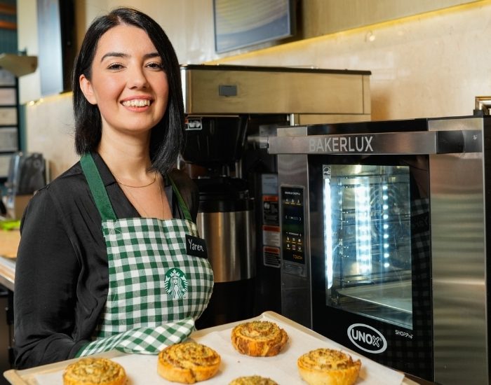 Starbucks’ta yeni lezzet: Şef Yaren Çarpar’dan zahterli çörek