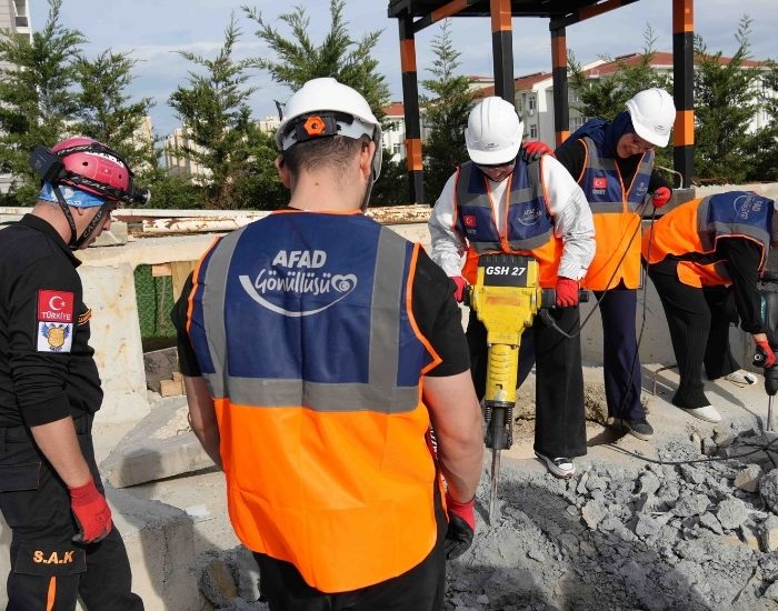 Gençlere afet bilinci eğitimi