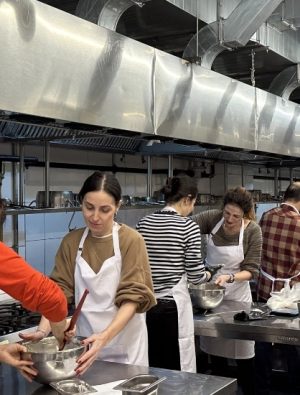 Rehber Öğretmenler Kurabiye Yapımıyla Mesleki İletişimi Güçlendirdi