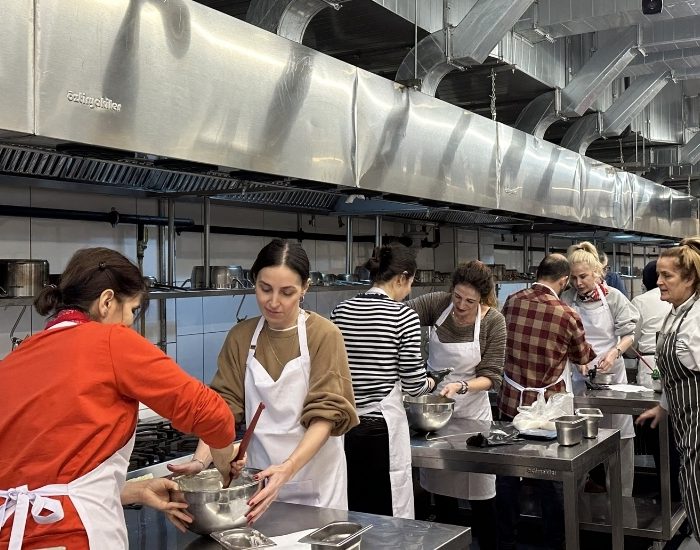 Rehber Öğretmenler Kurabiye Yapımıyla Mesleki İletişimi Güçlendirdi