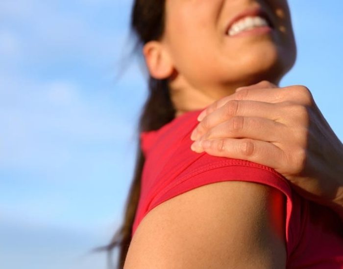 Omuz ağrısı gençlerde de yaygınlaşıyor!