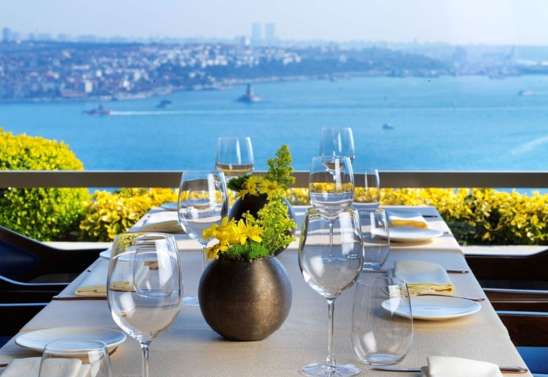 Boğaz Manzarasında Rafine Gastronomi Deneyimi