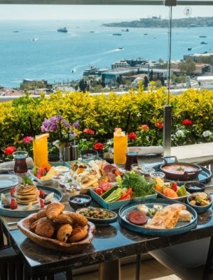 Conrad Bosphorus’ta Boğaz Manzaralı Kahvaltı Başlıyor