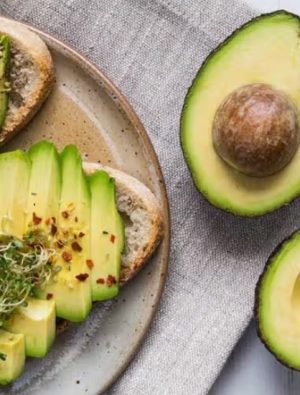 Domates ve Havuçla Tüketilen Avokado Vitamin Emilimini Artırıyor