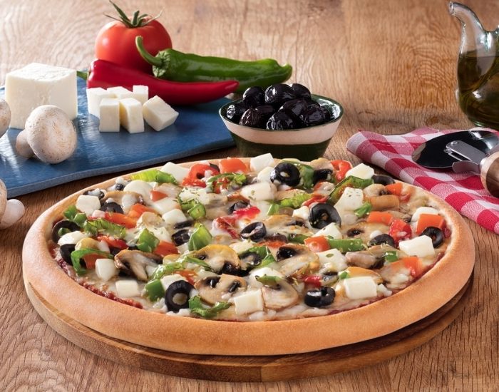 Ege Mutfağından İlhamla Hazırlanan Gurme Pizza