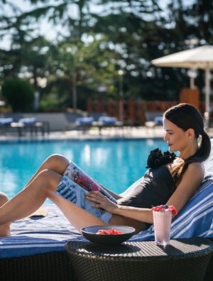 Şehirde Tatil Atmosferi: Swissôtel Açık Havuzu