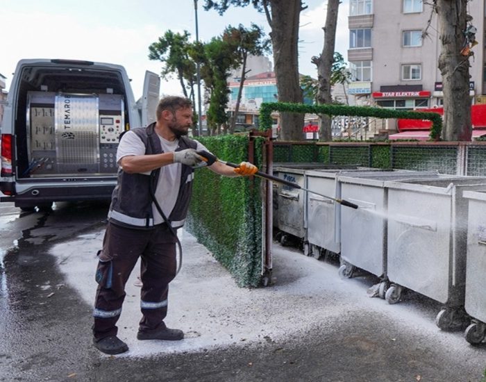 400 Kişilik Ekip İlçeyi Baştan Sona Temizliyor