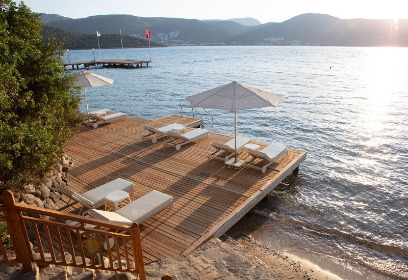 Torba Koyu’nda Havuz, Plaj ve Eğlence Bir Arada
