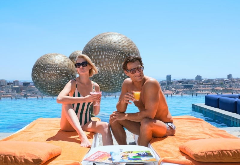 İstanbul’da Yazın Serinleme Noktası: Infinity Pool