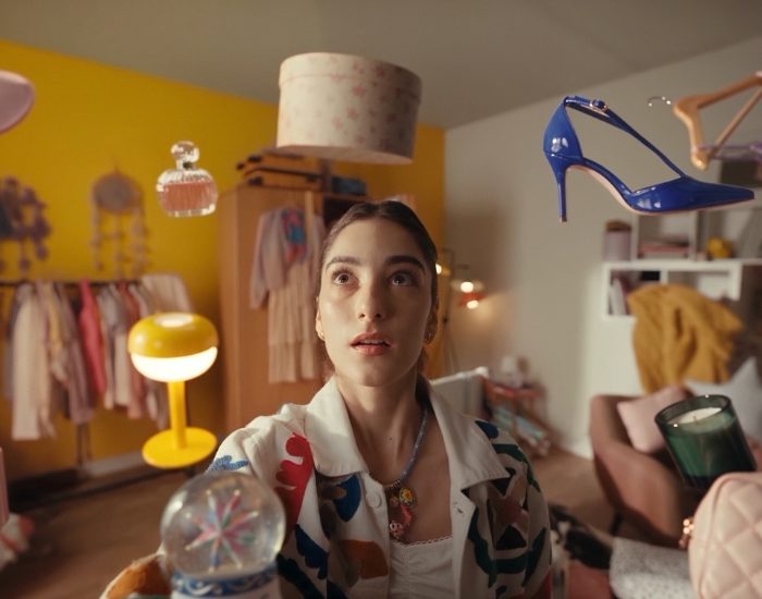 IKEA'nın Yeni Kampanyasında Evdeki Kalabalık Ekrana Taşındı
