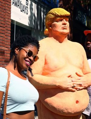 Trump'ı Hicveden En Dikkat Çekici Heykeller