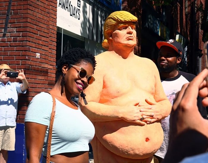 Trump'ı Hicveden En Dikkat Çekici Heykeller