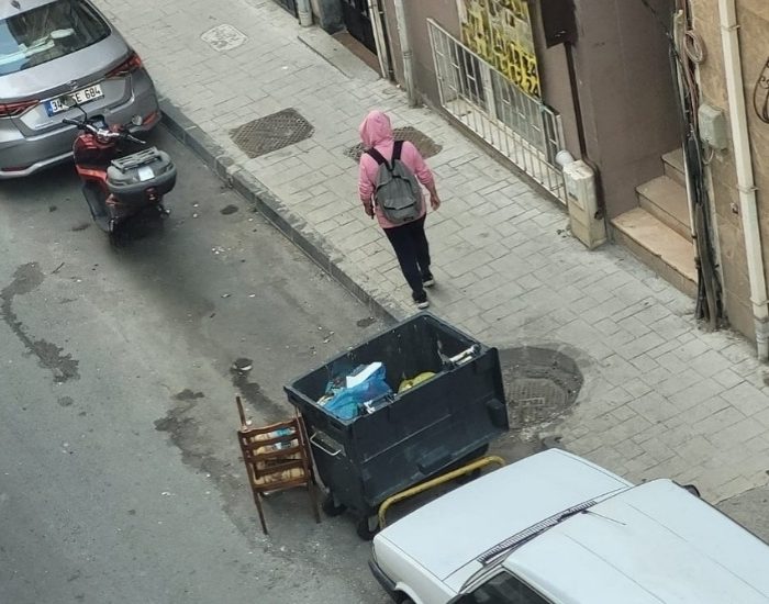 Kurtuluş'ta Park ve Kaldırım İşgali İsyanı: Vatandaş Çözüm Bekliyor