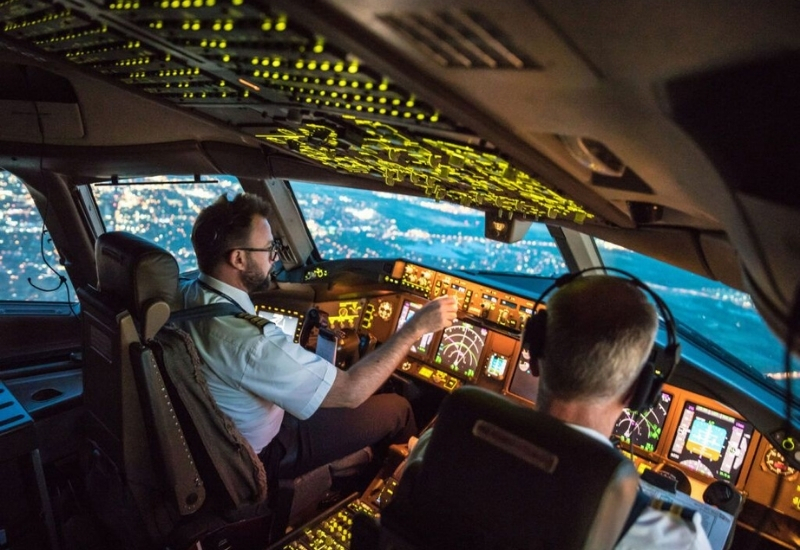 Uzun Uçuşlarda Pilotlar Nasıl Dinleniyor?